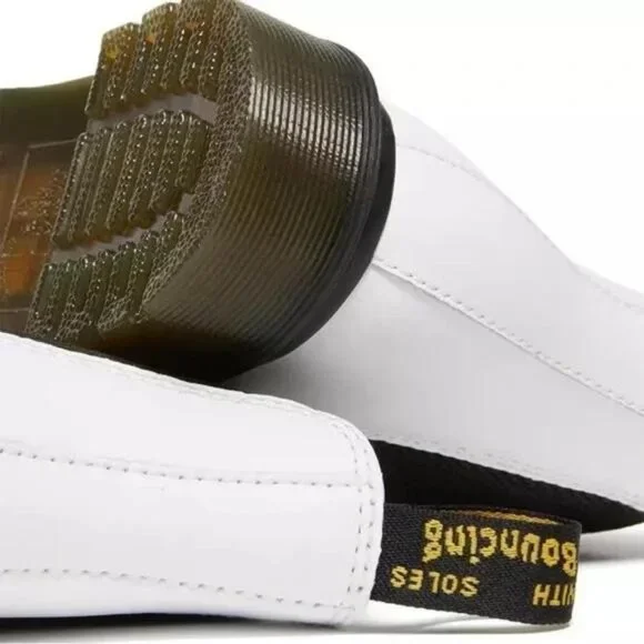 NWT Dr. Martens Women's Softy T Chelsea Boots - Picture 3 of 12